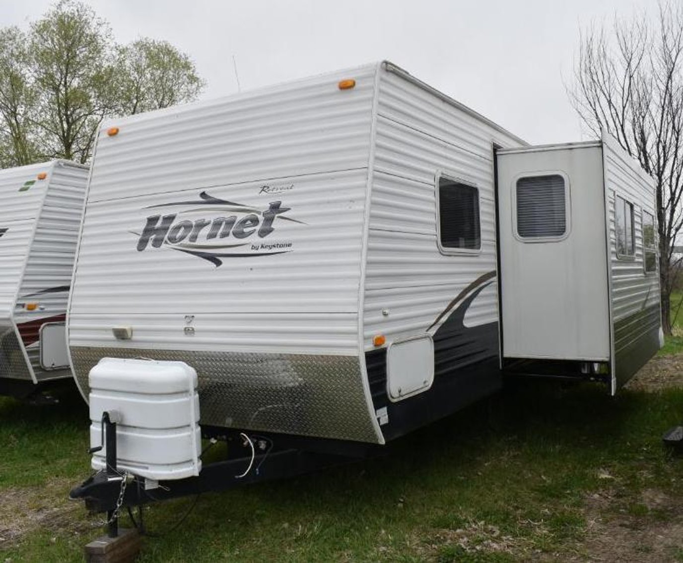 13 Units: (5) 5th Wheels & (8) Travel Trailers