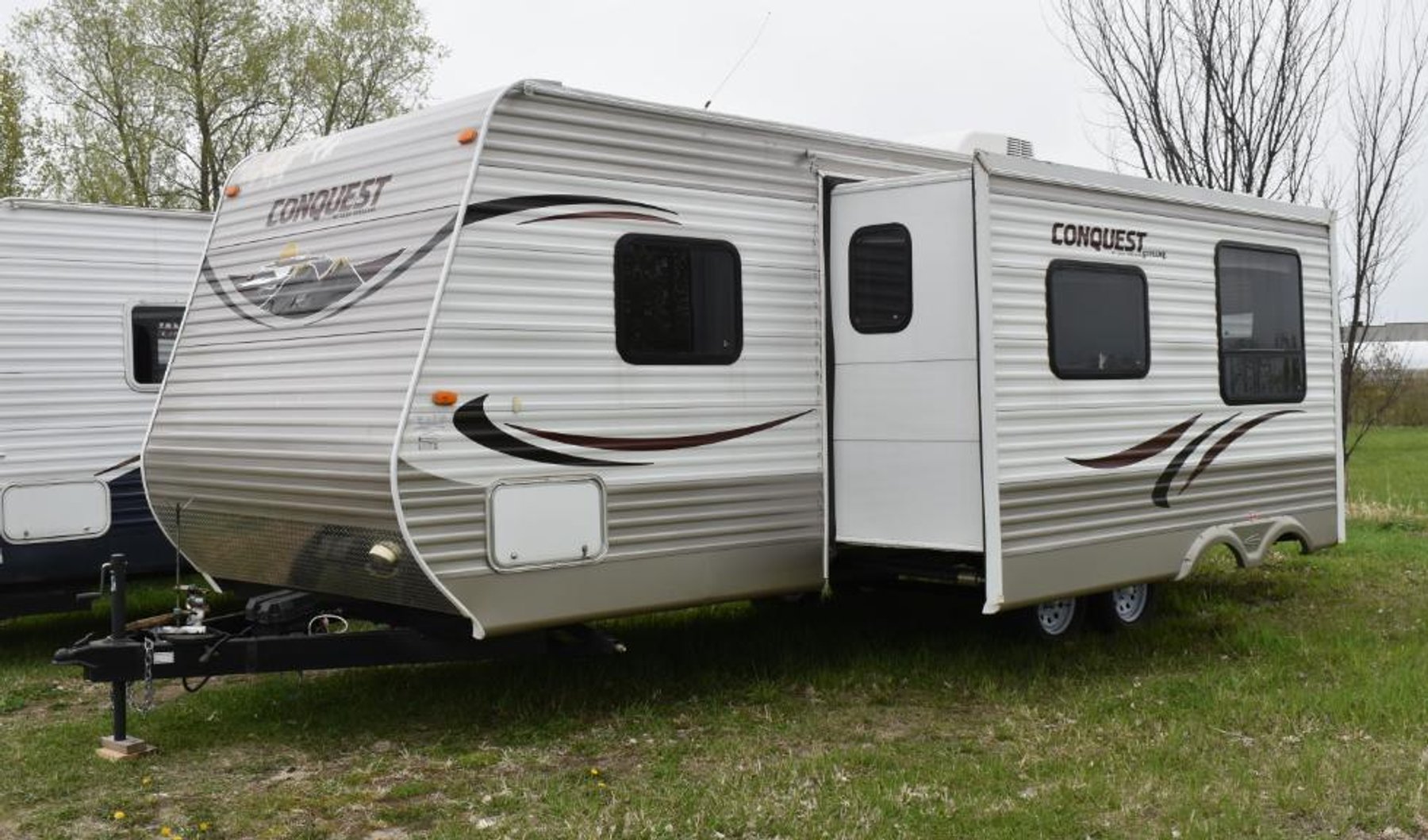 13 Units: (5) 5th Wheels & (8) Travel Trailers