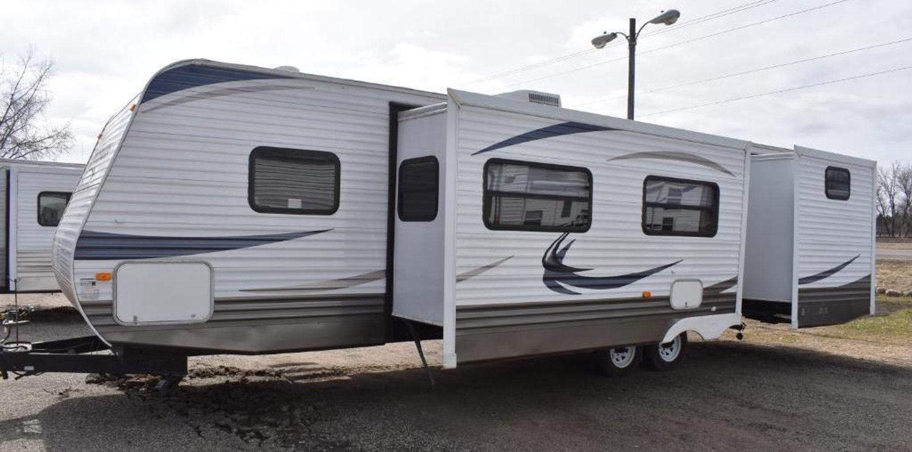 13 Units: (5) 5th Wheels & (8) Travel Trailers