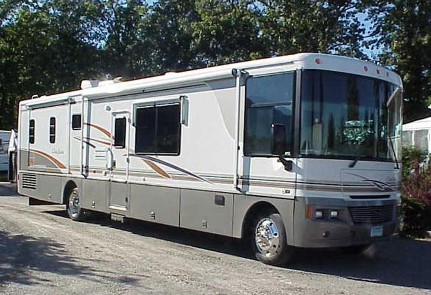 2002 Winnebago Chieftain 39' Motorhome