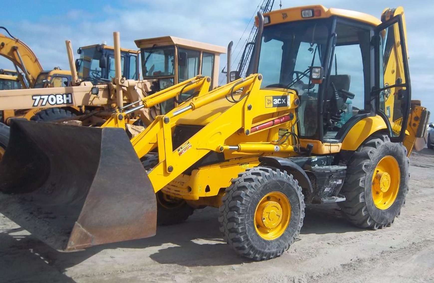 Surplus Construction Equipment: Loaders, Excavators, Cranes, Semis, Trailers, Vehicles