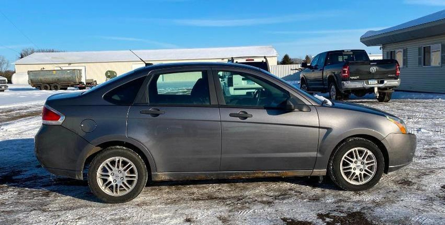 2011 Ford Focus  *NO Reserve*