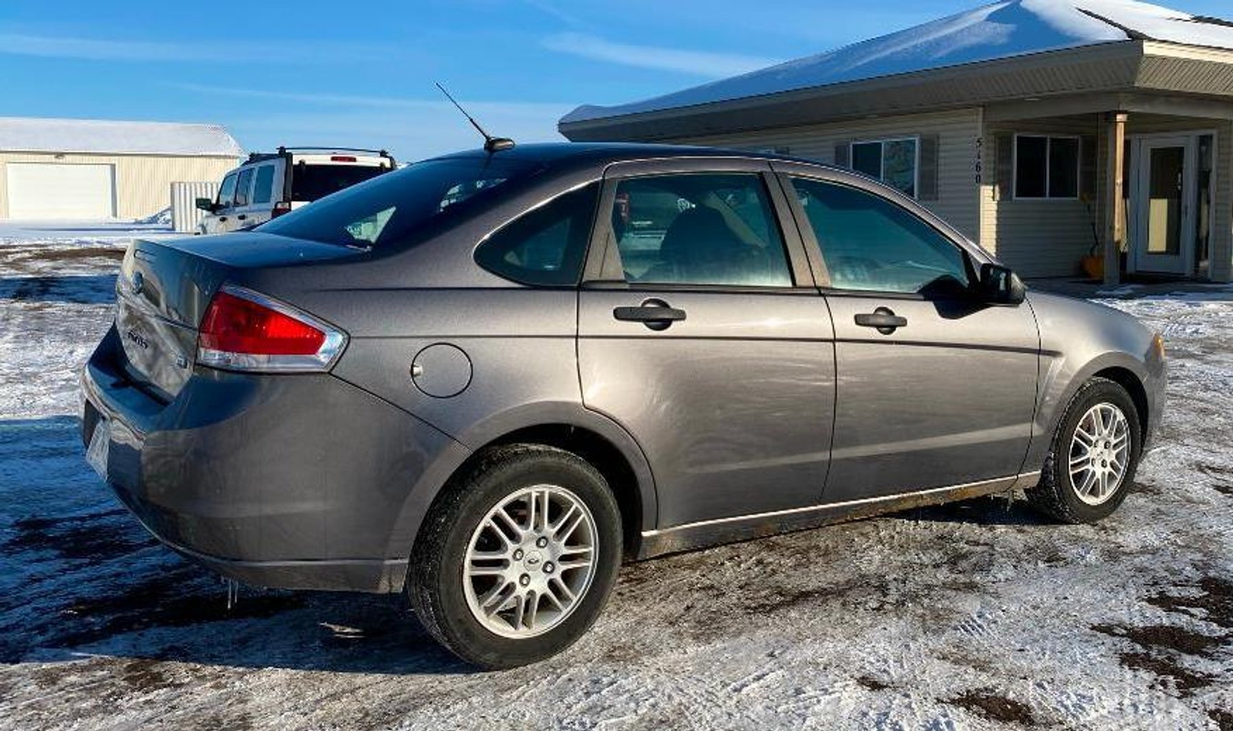 2011 Ford Focus  *NO Reserve*