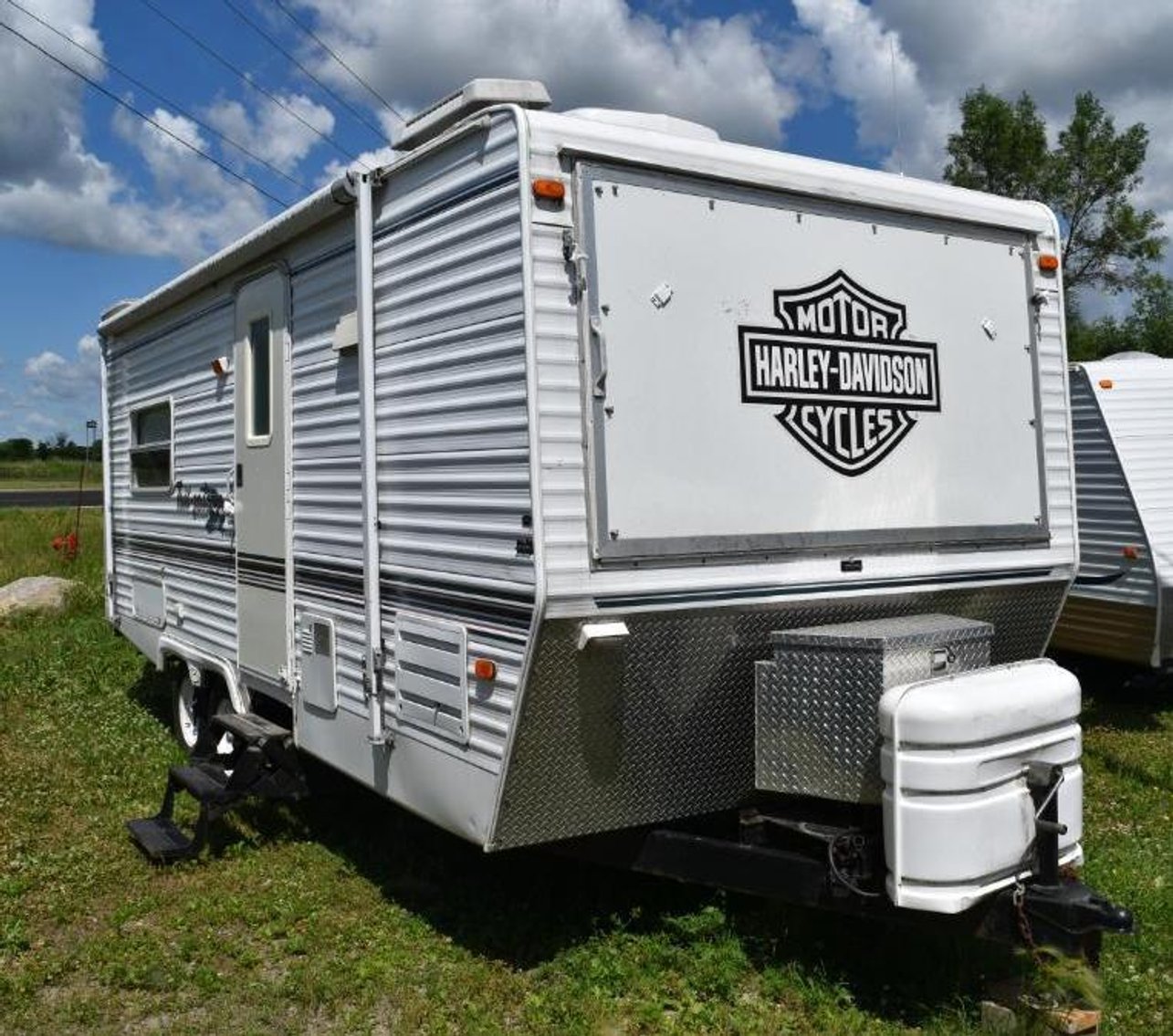 25 Units: (2) Park Models, (1) Toy Hauler, (2) Vehicles, (7) 5th Wheels, & (13) Travel Trailers