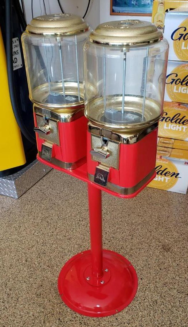 Wayne Gas Pump Model: Martin Schwarts 80 & Beaver Candy Machine