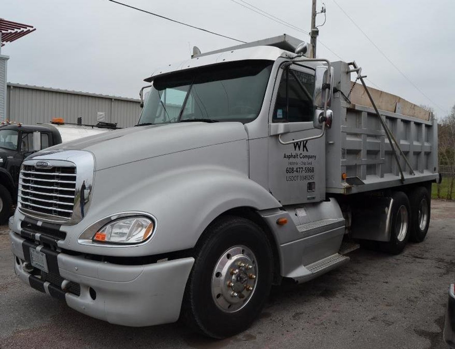 Paving Equipment: LeeBoy 1000F Asphalt Paver, Road Hog Milling Machine, 2006 Freightliner Columbia & 1986 IH S1700 Distributor Truck