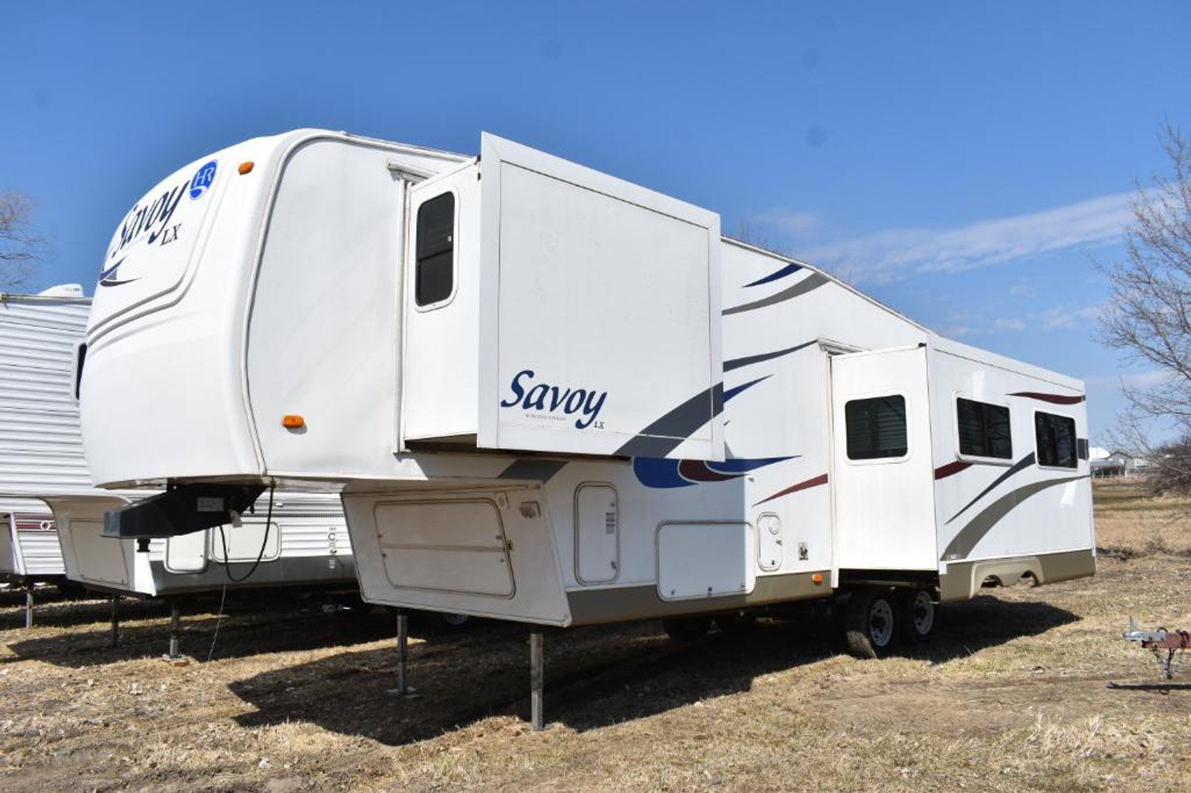 37 Units: (22) Travel Trailers, (11) 5th Wheels, (1) Motorhome and (3) Vehicles