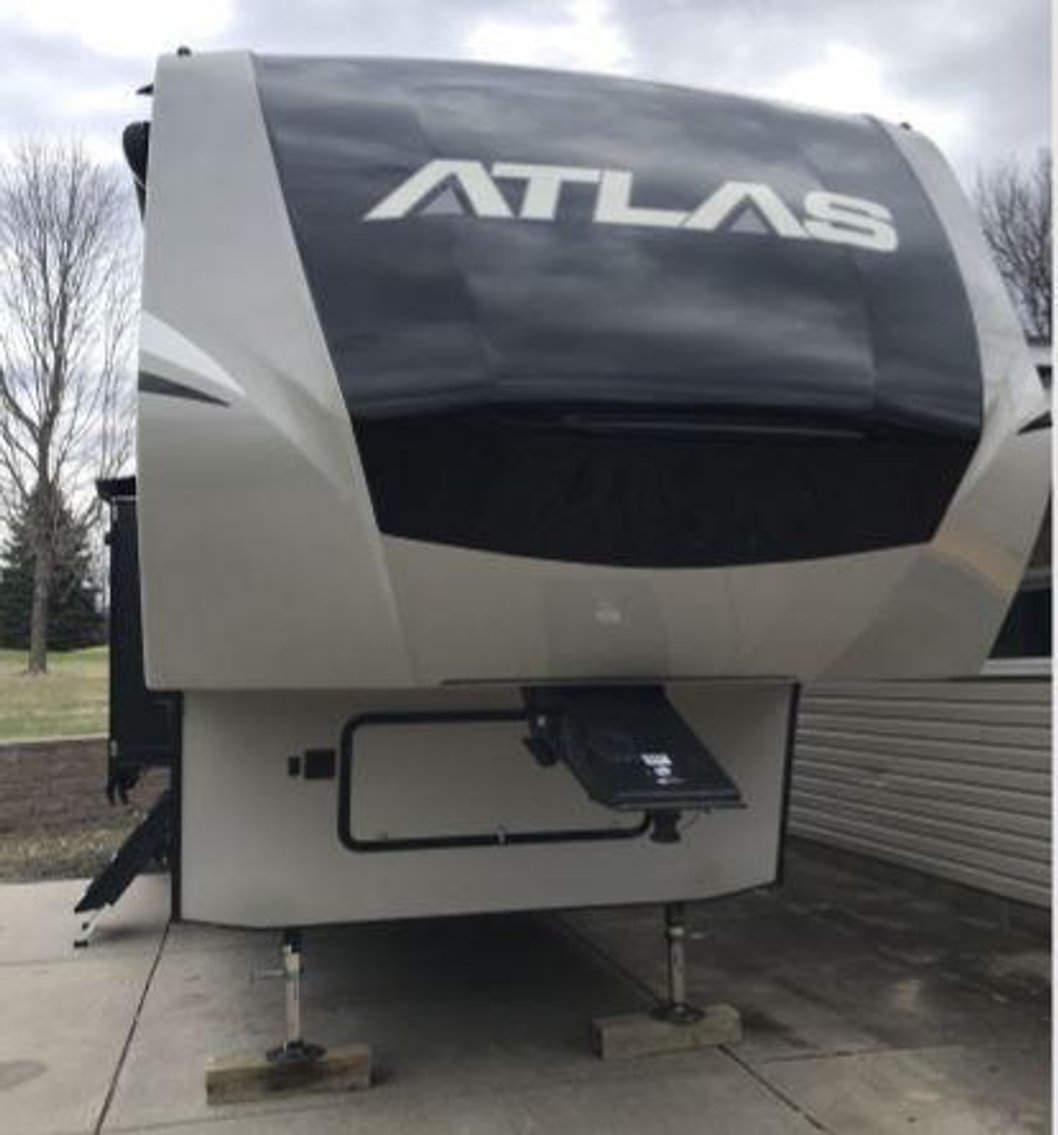 2018 Atlas M-2952 RLF 5th Wheel Trailer