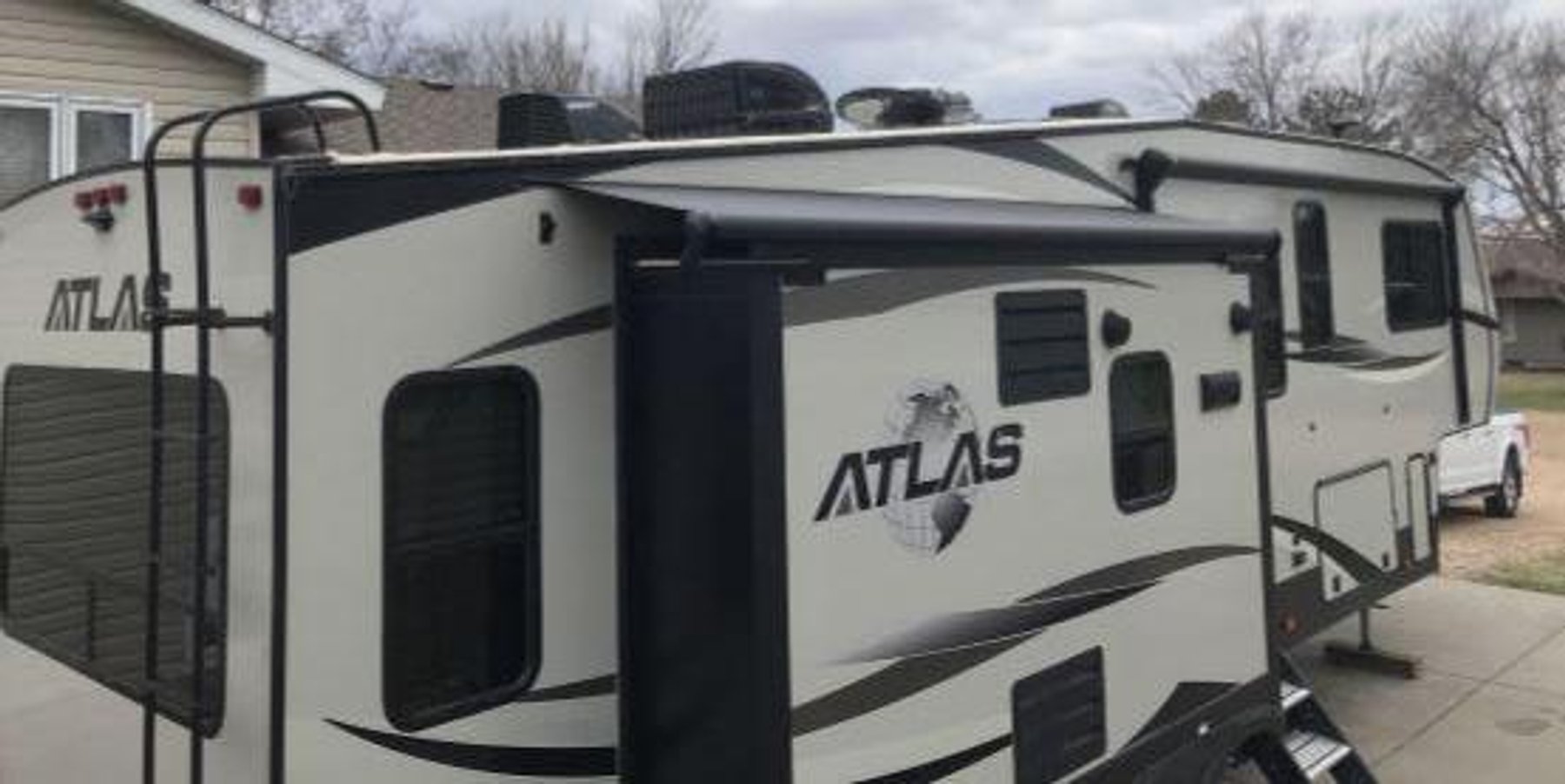 2018 Atlas M-2952 RLF 5th Wheel Trailer