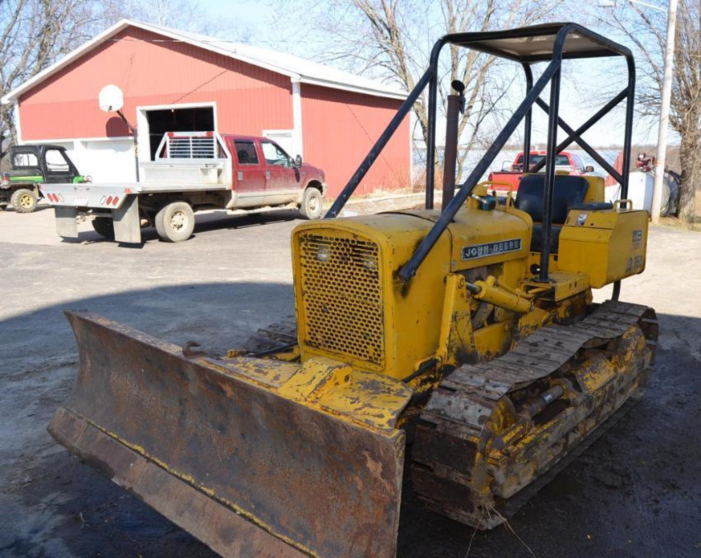 Dennis & Beverly Weiss Auction: John Deere Tractors, Machinery, Dairy Equipment, Lawn & Garden and More