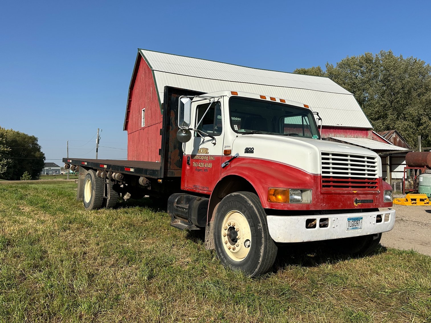 2000 International Navistar 4900 4x2 Flatbed Truck