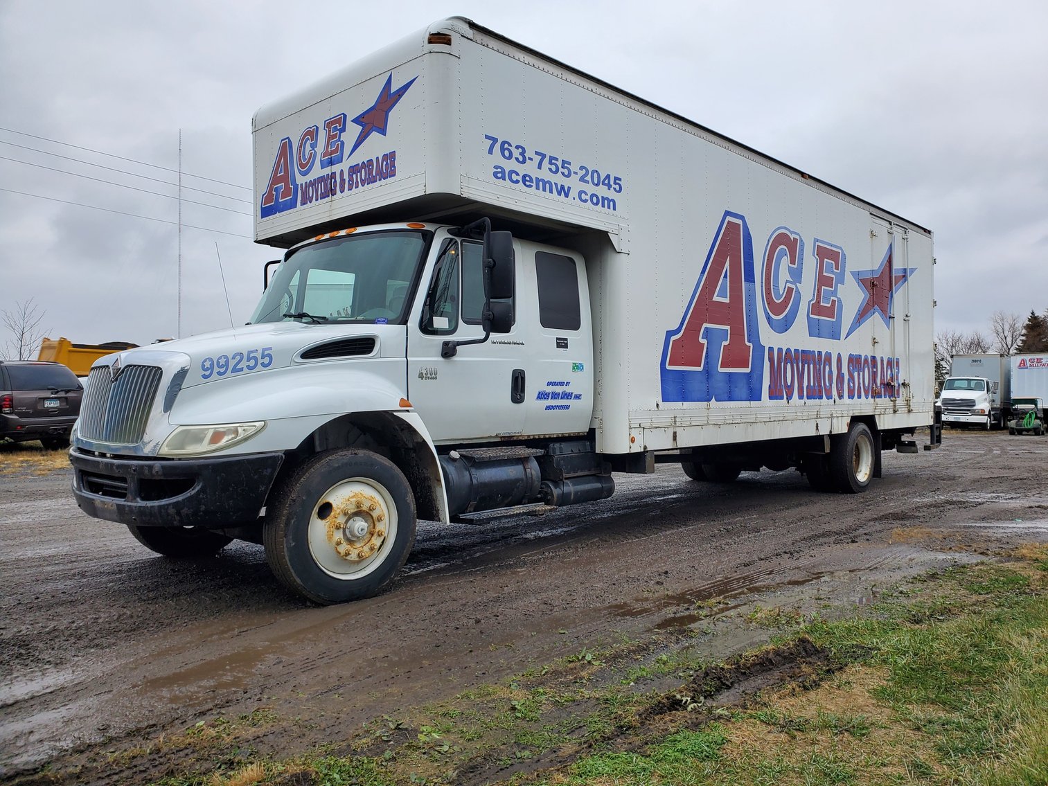 2007 International Semi, 2007 Freightliner Semi, (2) Kentucky Semi Trailers