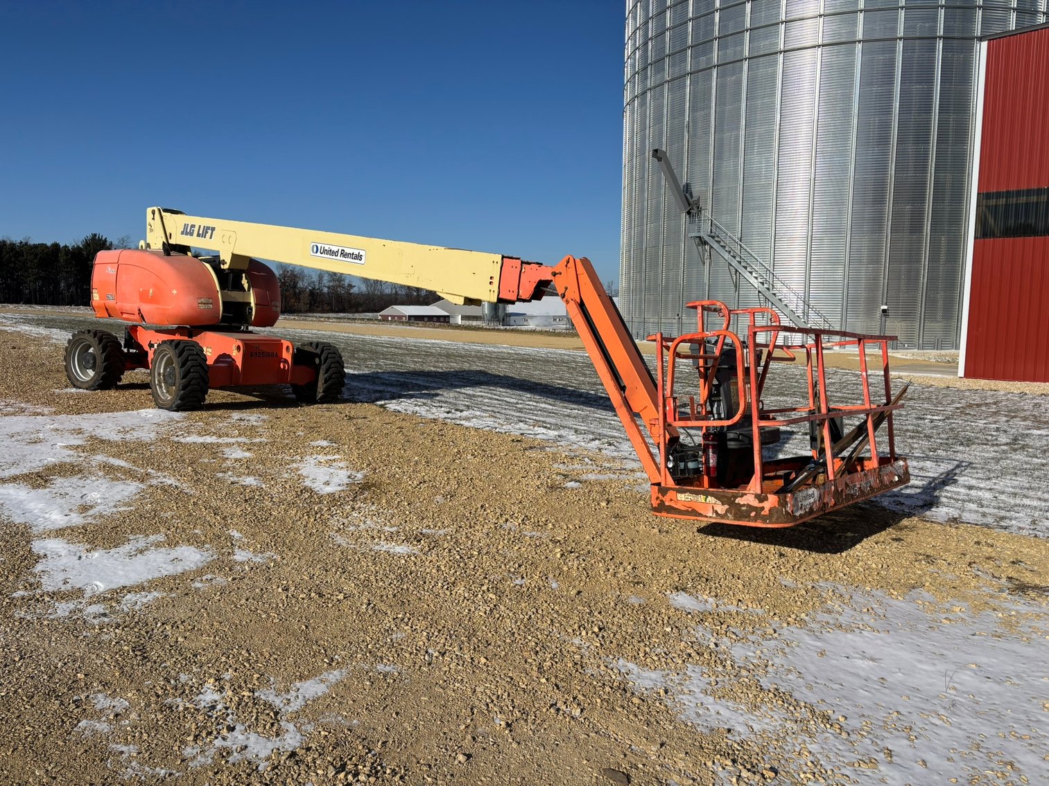 2007 JLG 85' Man Lift 4X4