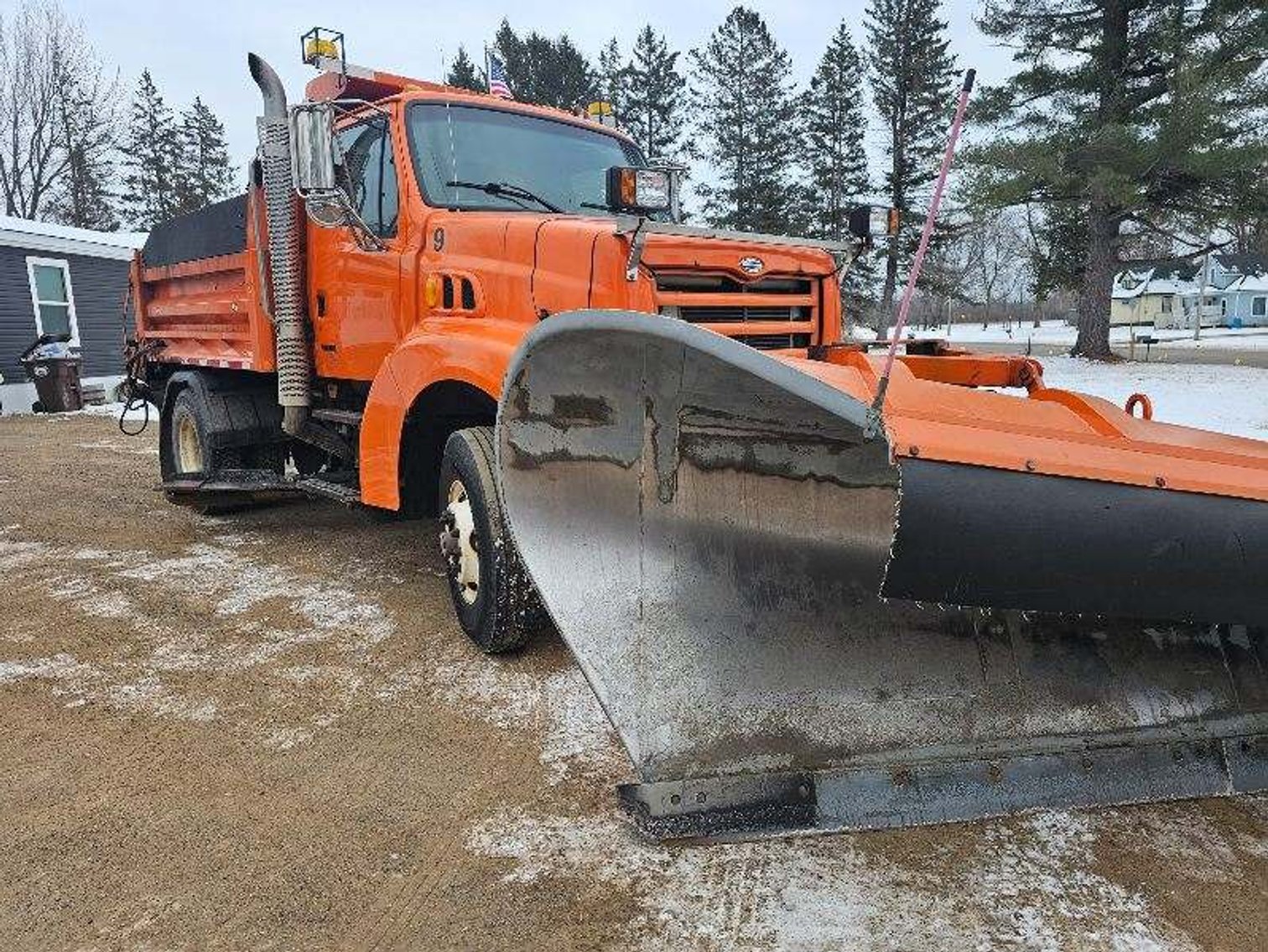 2000 Sterling L8500 Series Plow Truck & Road Signs (135165)